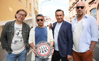 Непатриотичный уикенд. О чём говорят мужчины с Чебурашкой?