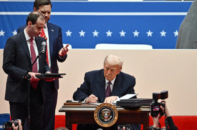 &laquo;Суть утверждённой Трампом реформы госслужбы &mdash; получить возможность увольнять большее количество госслужащих за взгляды&raquo; &mdash; юрист